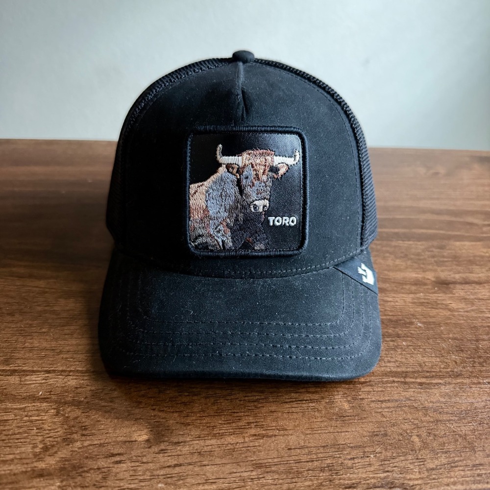 Goorin Bros The Farm Toro Bull Trucker Hat Black Mesh Snapback Cap Animal Patch